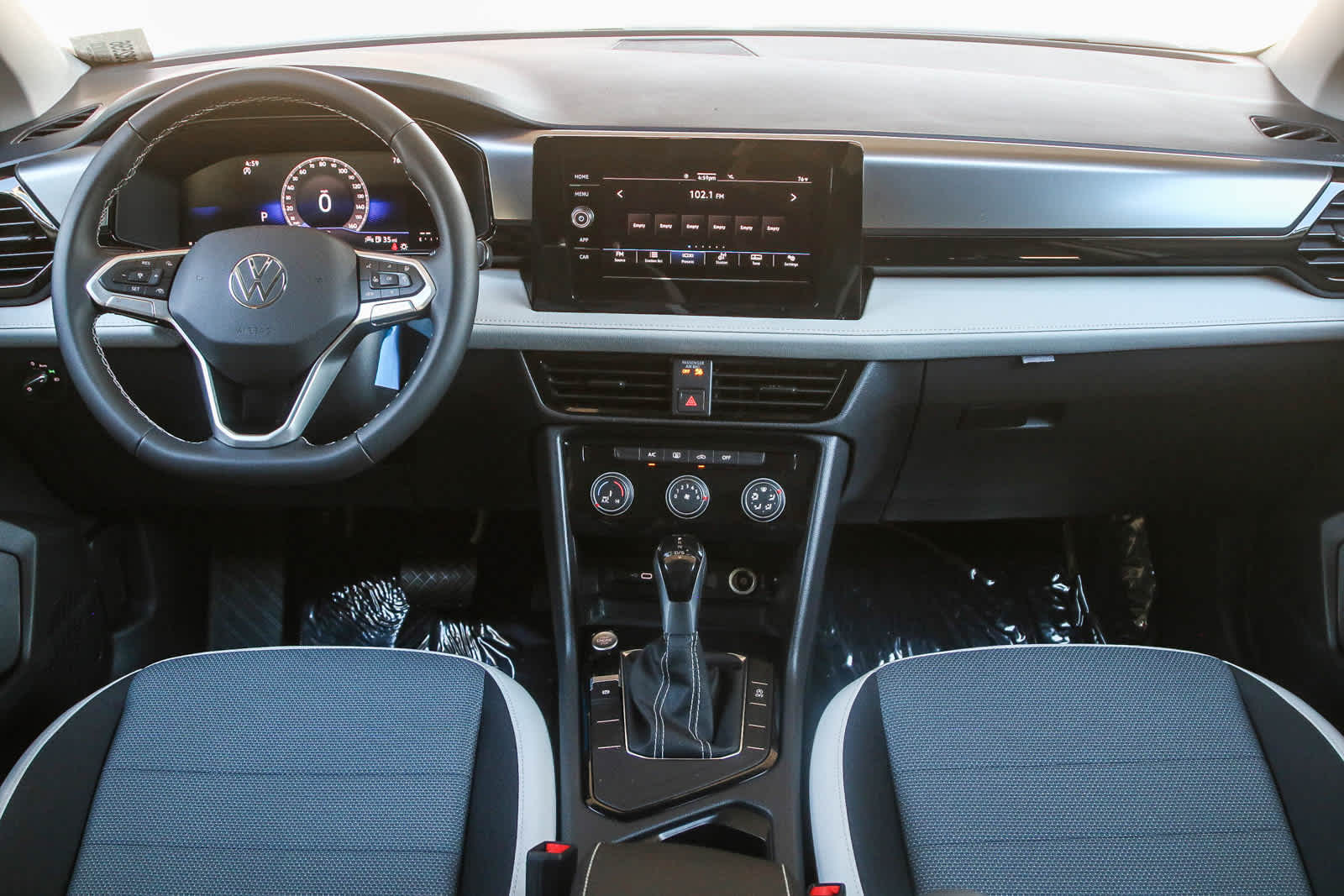 Thumbnail: 2025 Volkswagen Taos - 13