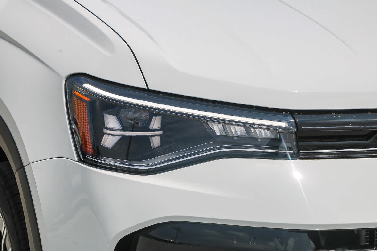 2025 Volkswagen Taos SE photo 4