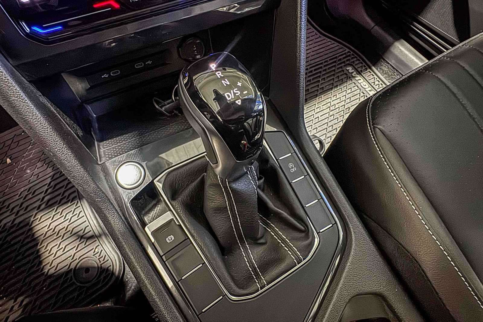 Thumbnail: 2022 Volkswagen Tiguan - 18