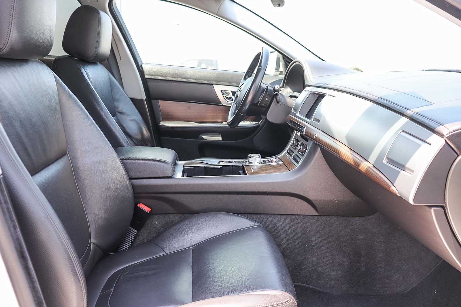 Thumbnail: 2015 Jaguar XF - 17