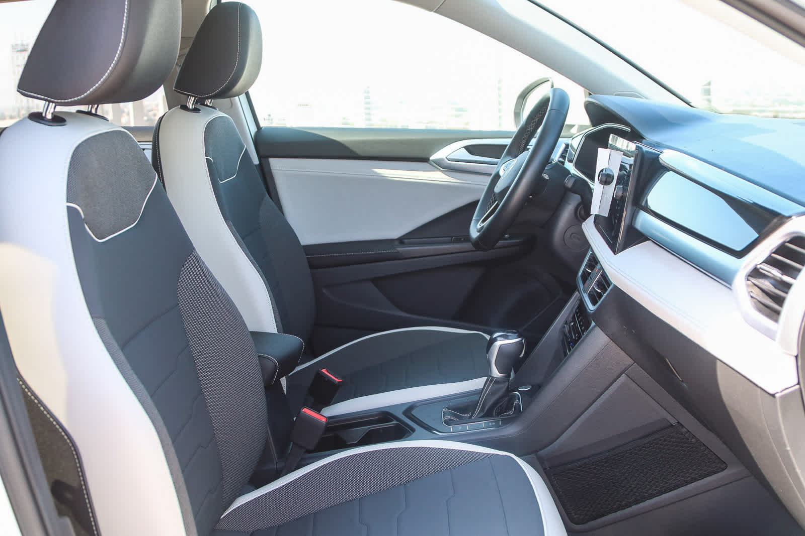 Thumbnail: 2025 Volkswagen Taos - 17