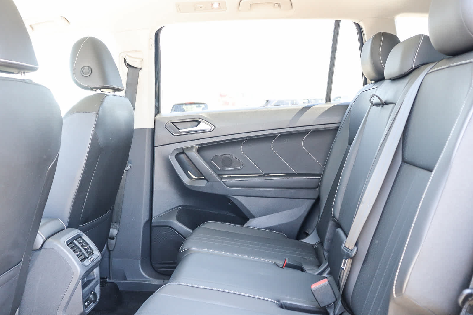 Thumbnail: 2022 Volkswagen Tiguan - 19