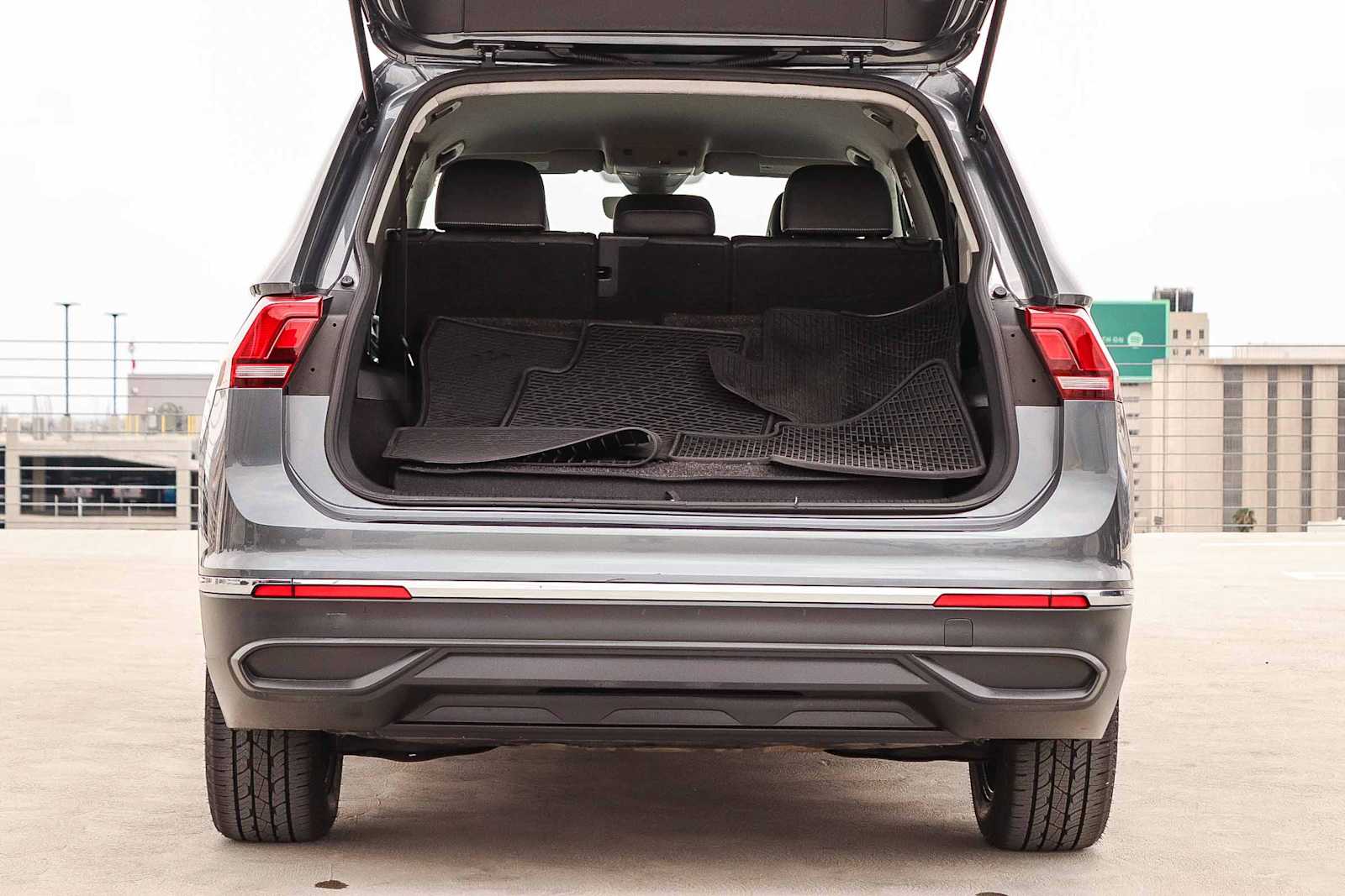 Thumbnail: 2022 Volkswagen Tiguan - 24