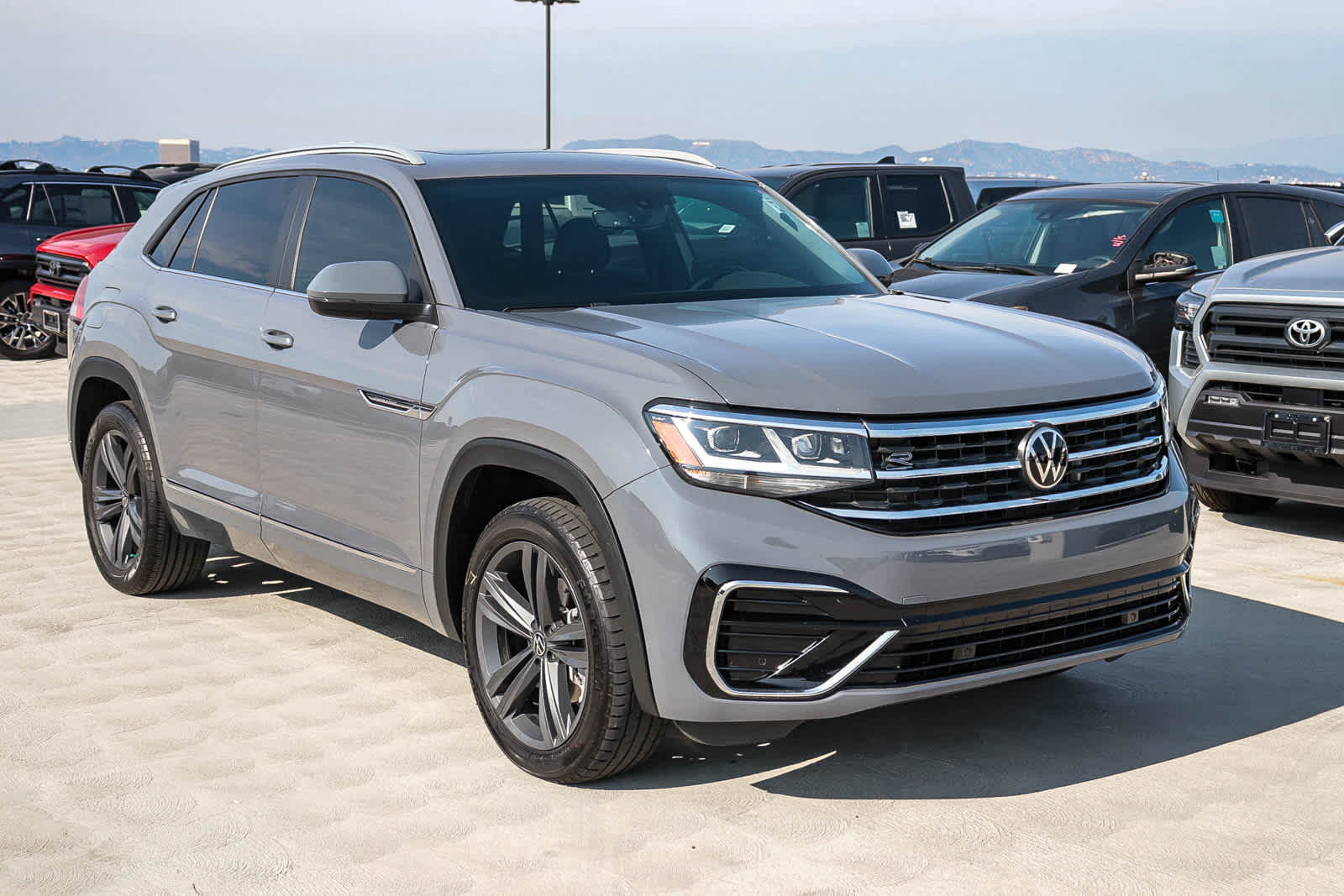 2021 Volkswagen Atlas Cross Sport V6 SE Technology R-Line photo 2