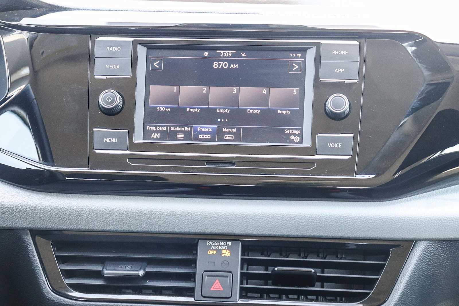 Thumbnail: 2022 Volkswagen Taos - 8