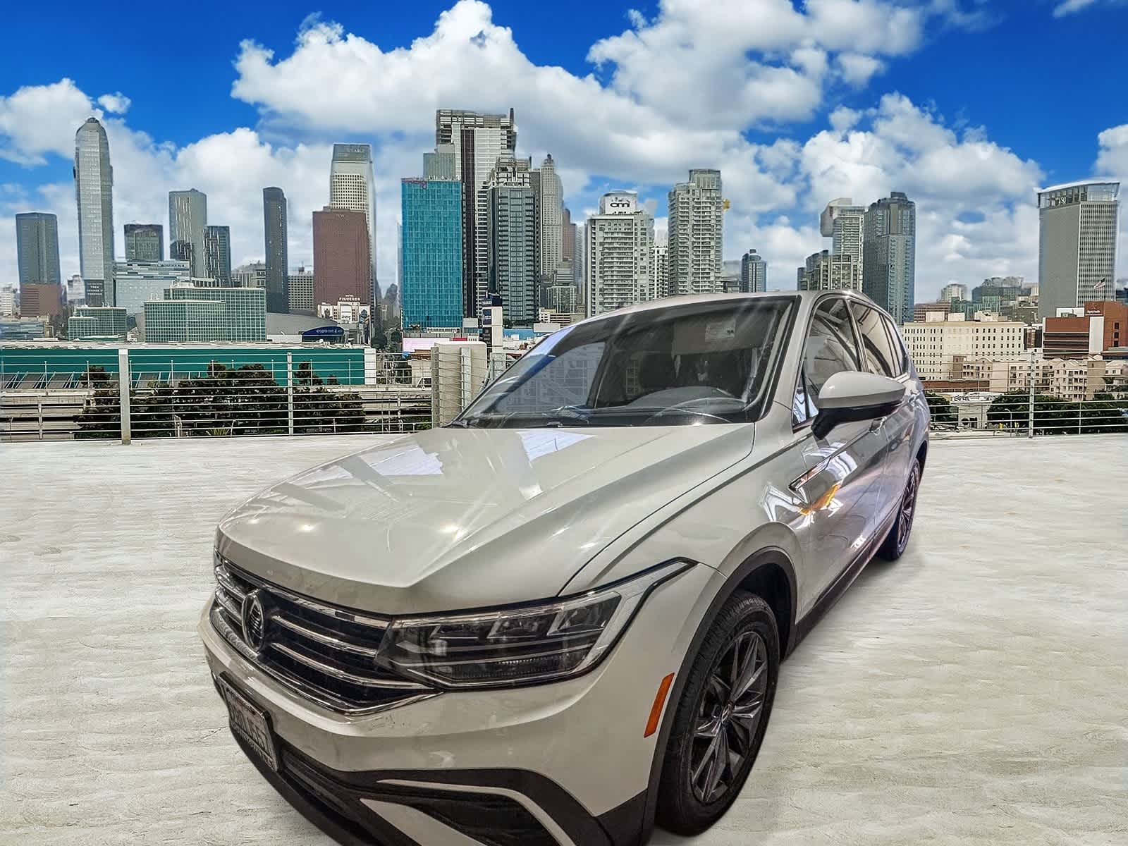 Thumbnail: 2022 Volkswagen Tiguan - 1
