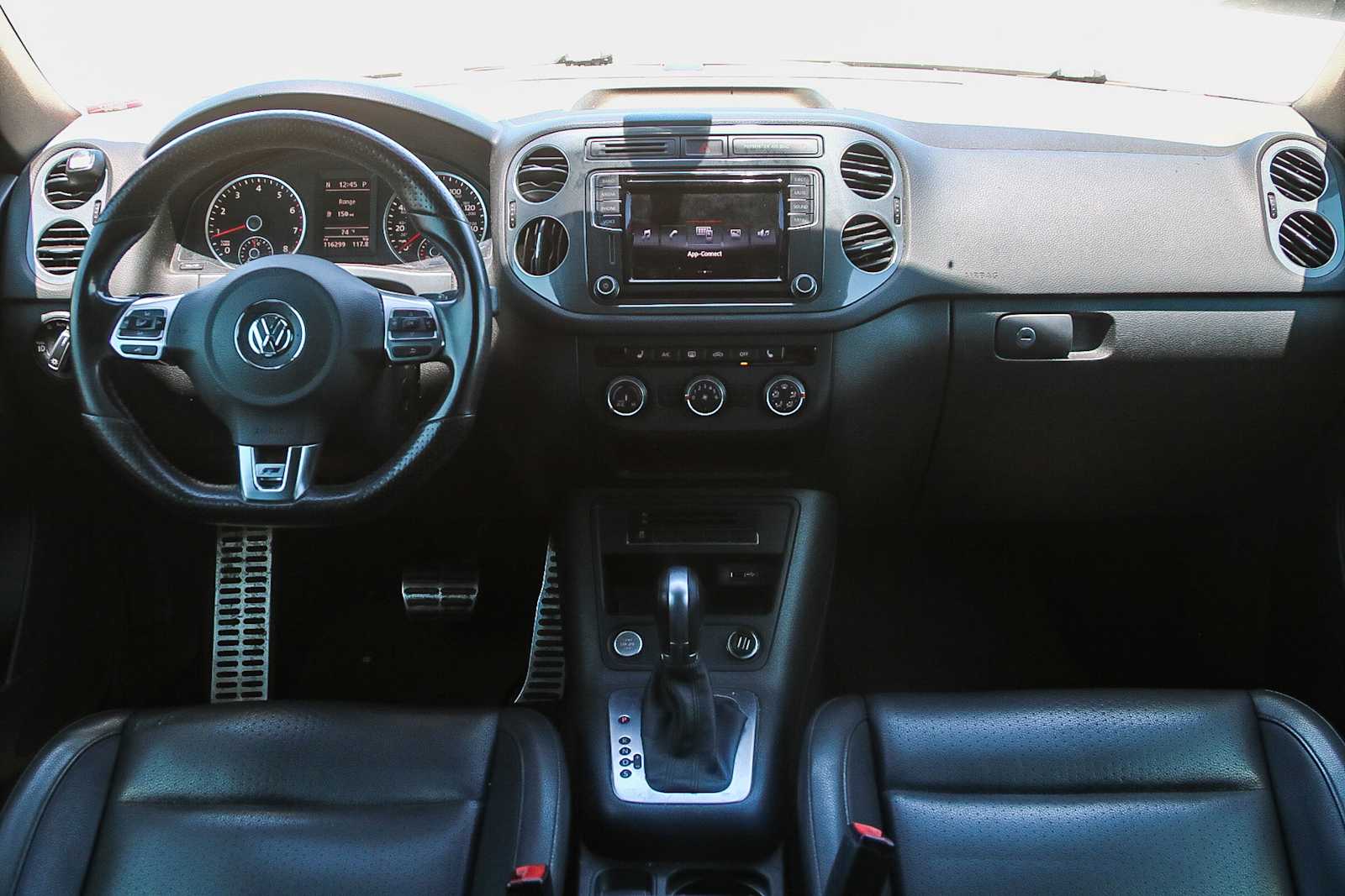 Thumbnail: 2016 Volkswagen Tiguan - 12