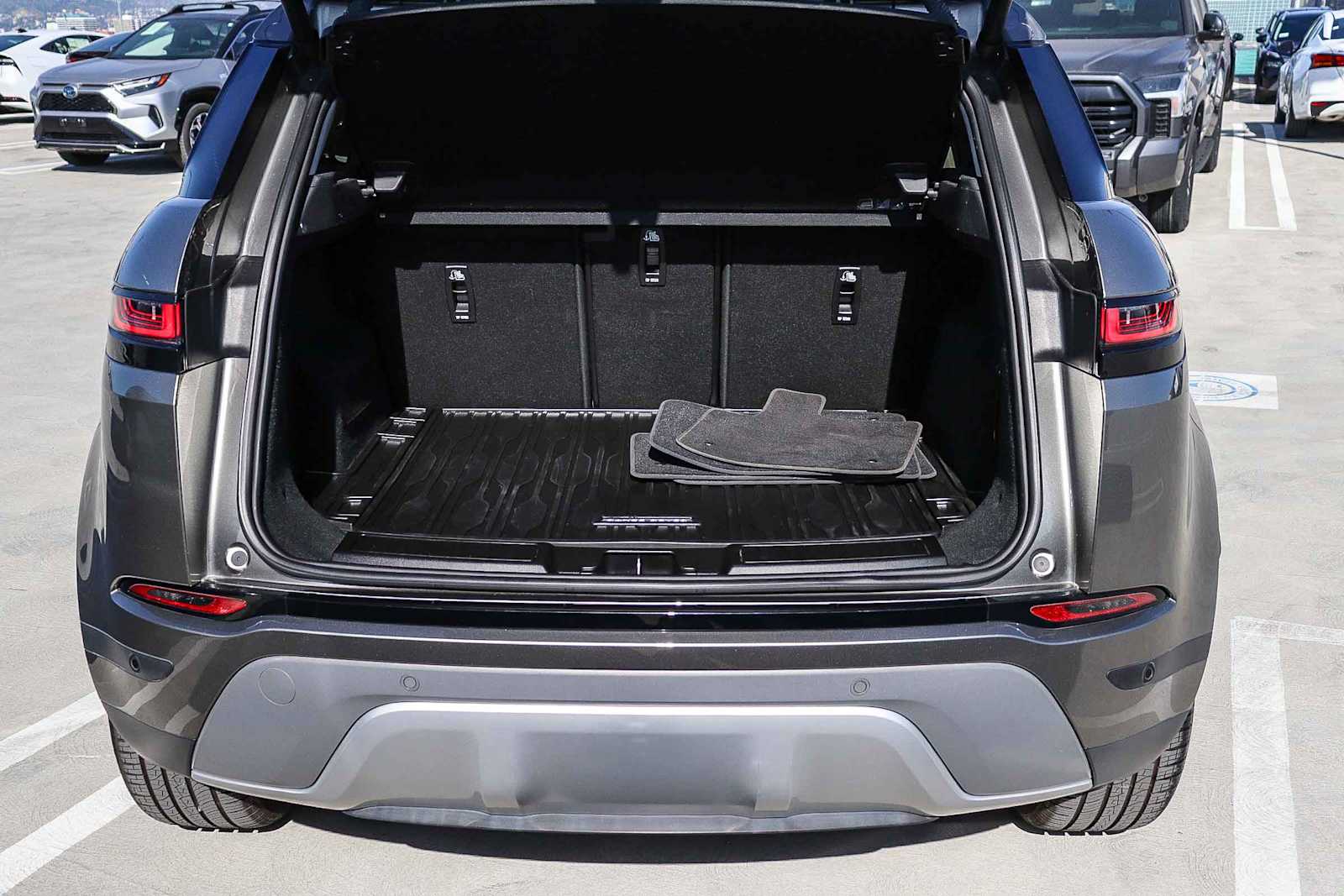 Thumbnail: 2022 Land Rover Range Rover Evoque - 27