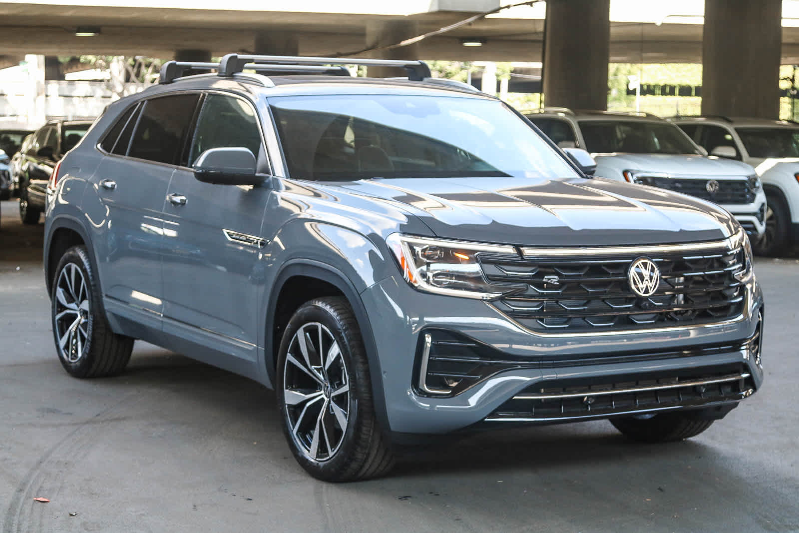 2026 Volkswagen Atlas Cross Sport SEL Premium R-Line photo 2