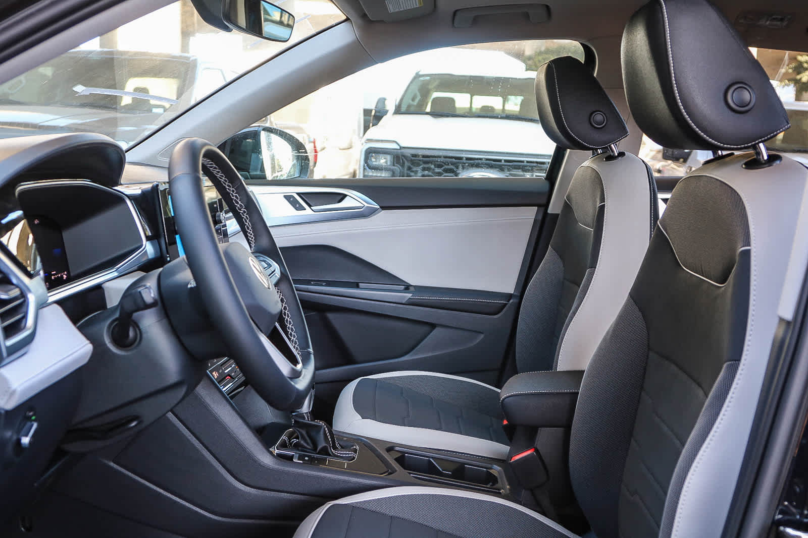 Thumbnail: 2025 Volkswagen Taos - 17