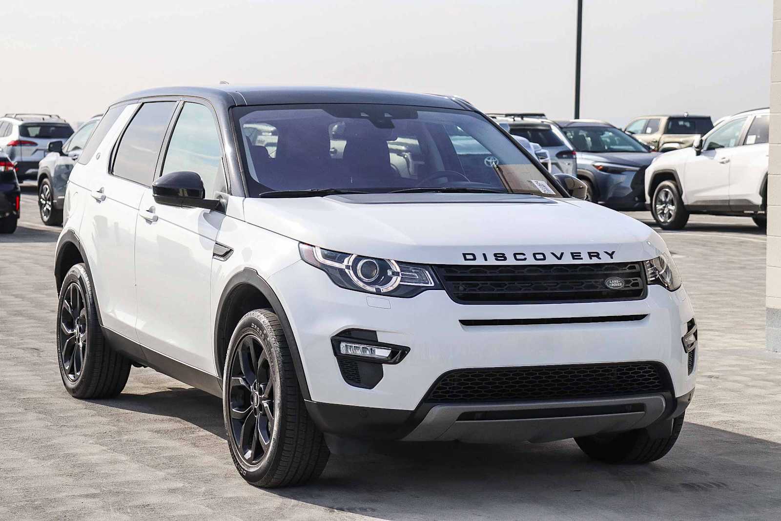 Thumbnail: 2018 Land Rover Discovery Sport - 3