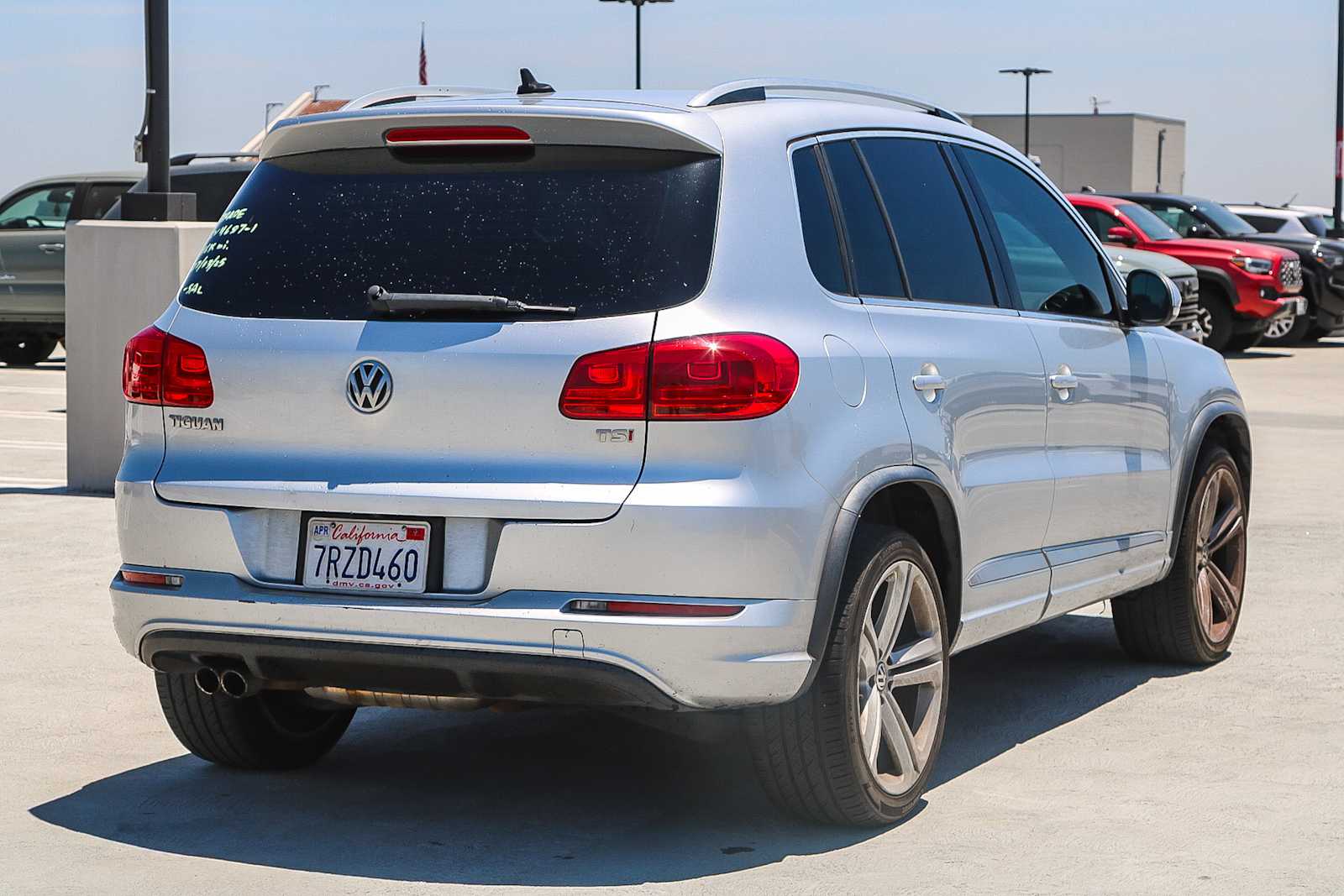 Thumbnail: 2016 Volkswagen Tiguan - 6