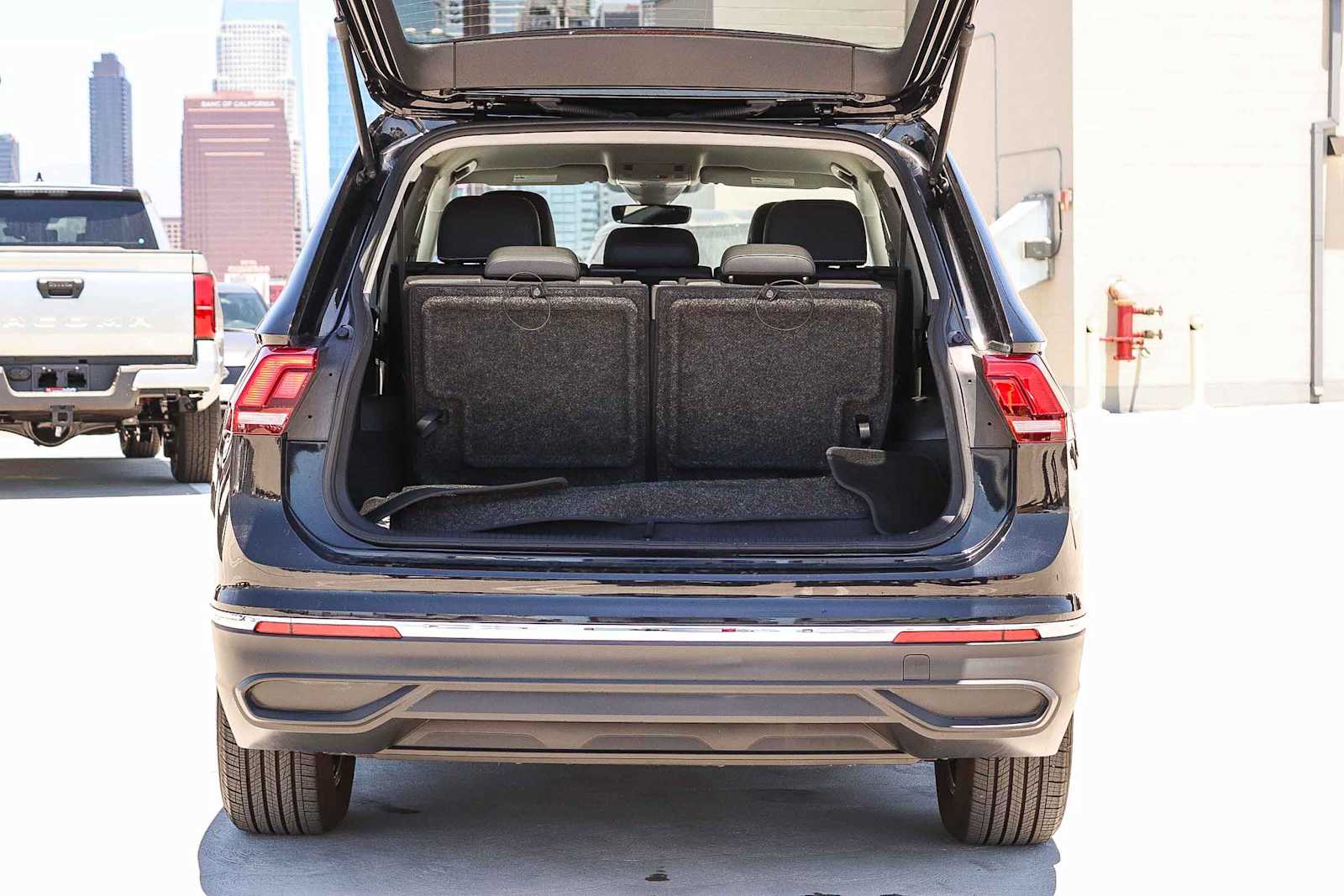 Thumbnail: 2023 Volkswagen Tiguan - 28