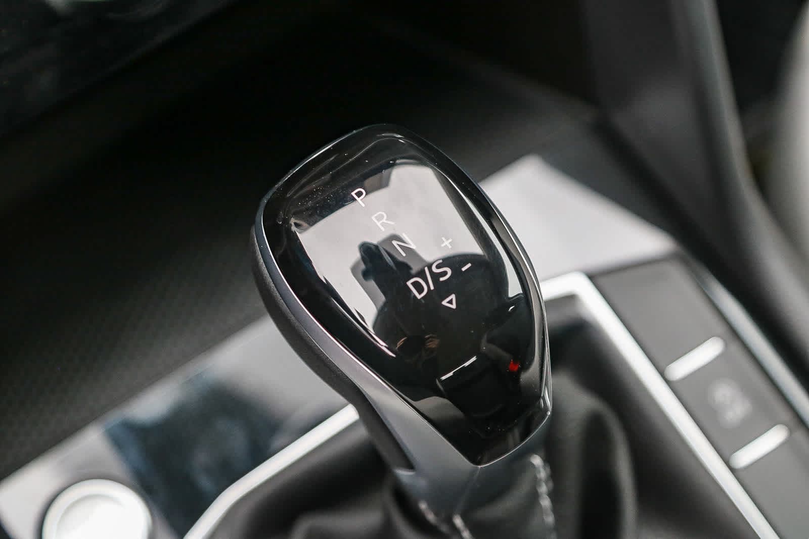 Thumbnail: 2025 Volkswagen Taos - 21