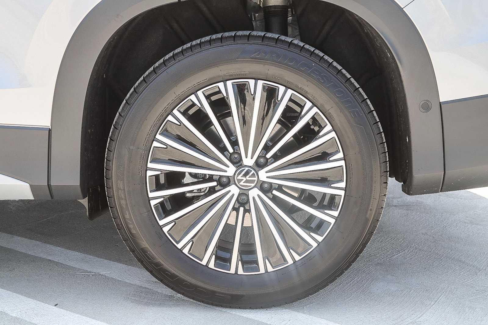 Thumbnail: 2025 Volkswagen Tiguan - 10