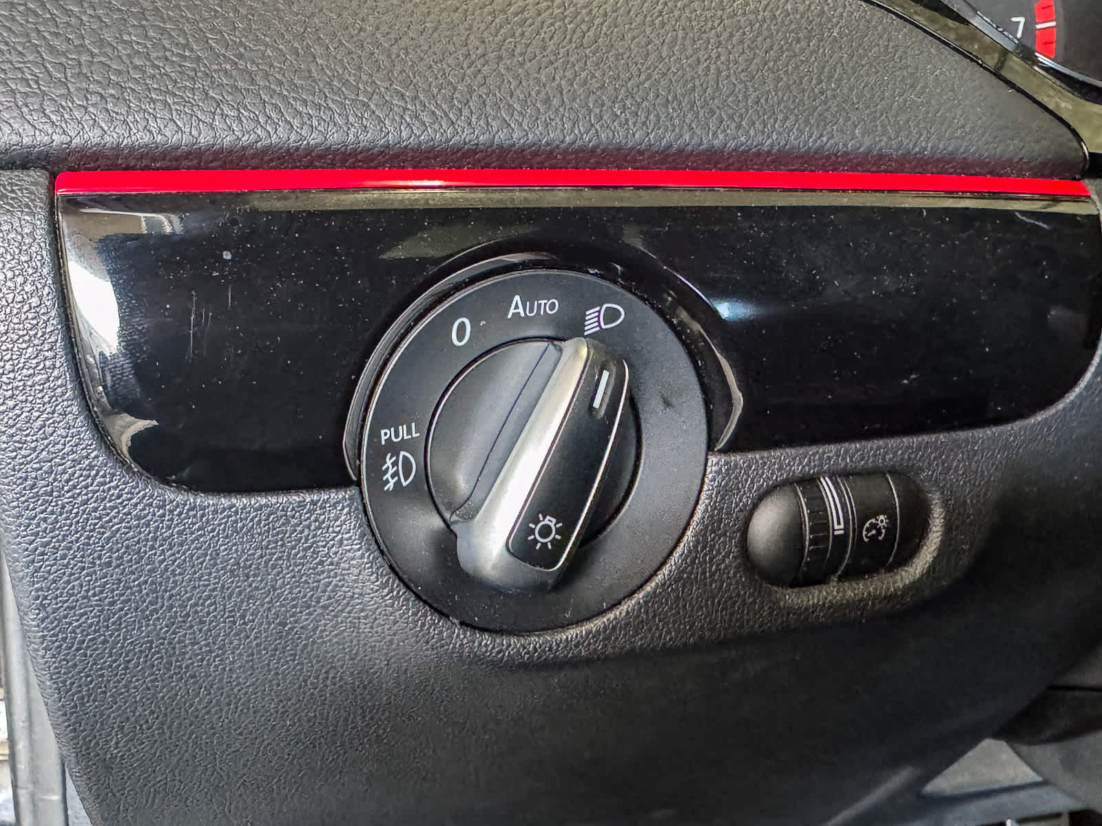 Thumbnail: 2015 Volkswagen Jetta - 14