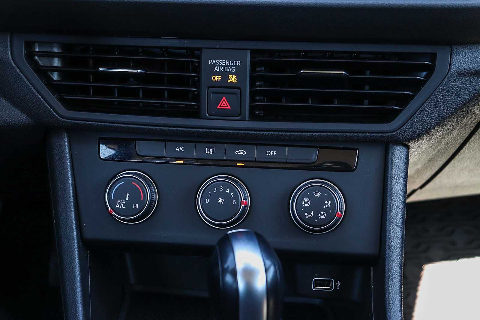 Thumbnail: 2019 Volkswagen Jetta - 14