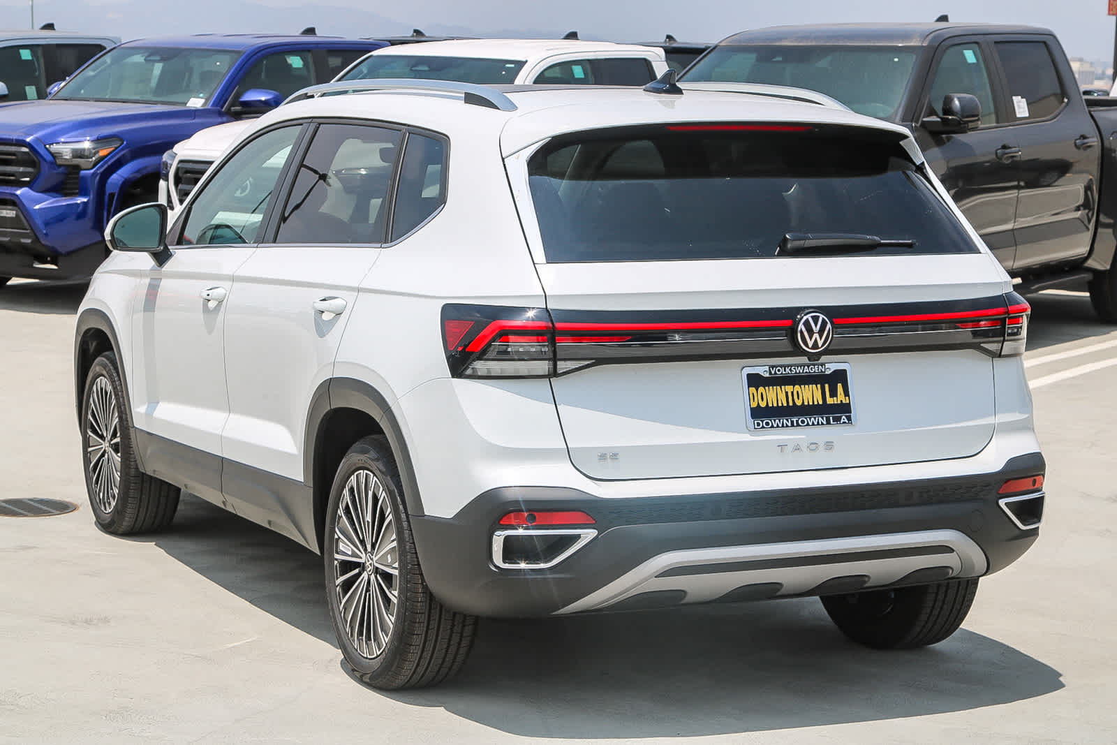 Thumbnail: 2025 Volkswagen Taos - 8