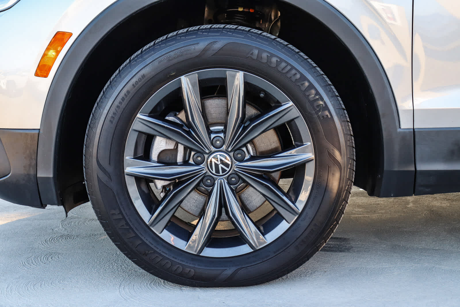 Thumbnail: 2022 Volkswagen Tiguan - 11