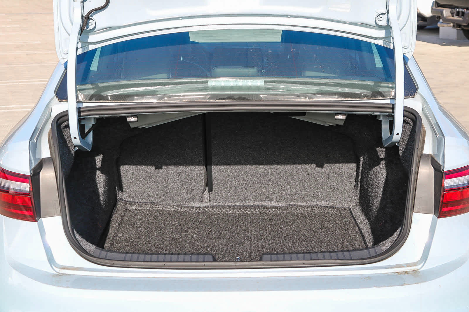 Thumbnail: 2025 Volkswagen Jetta - 13