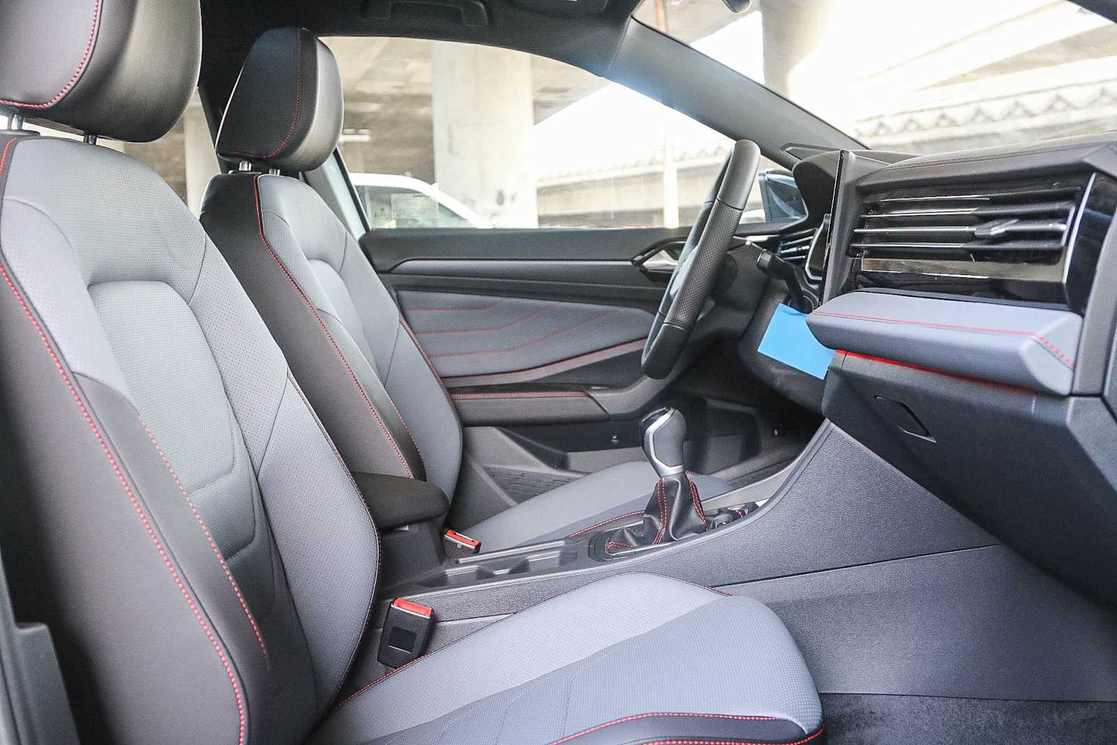 Thumbnail: 2025 Volkswagen Jetta - 16