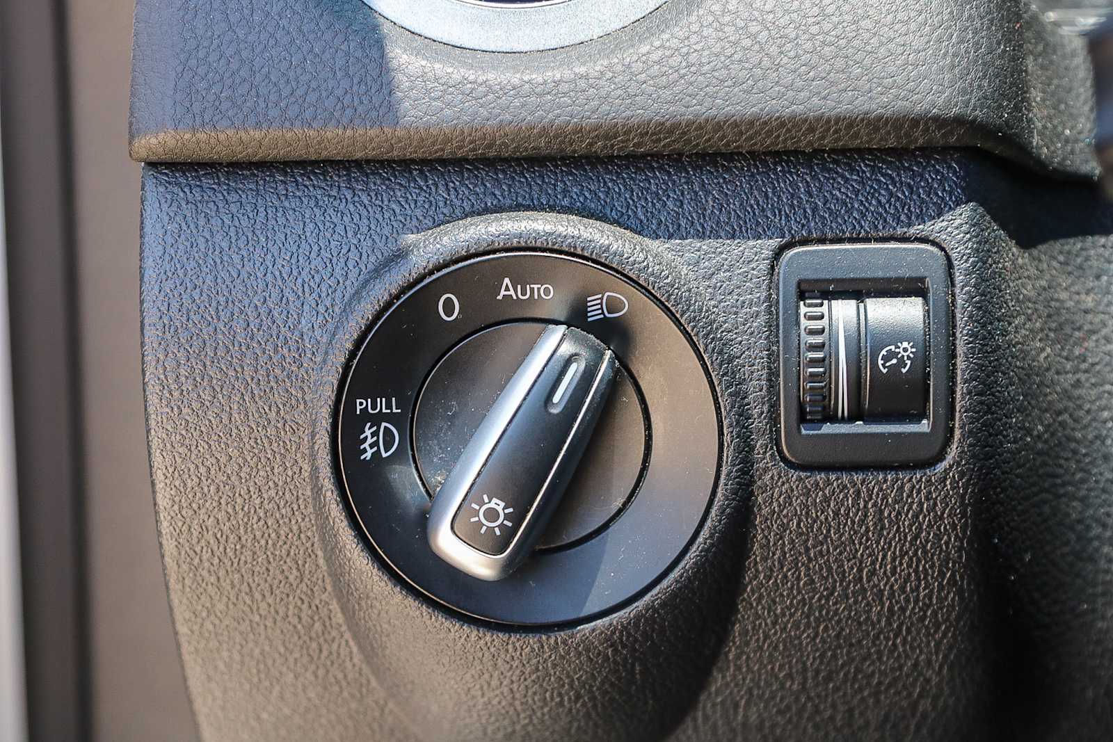 Thumbnail: 2016 Volkswagen Tiguan - 22