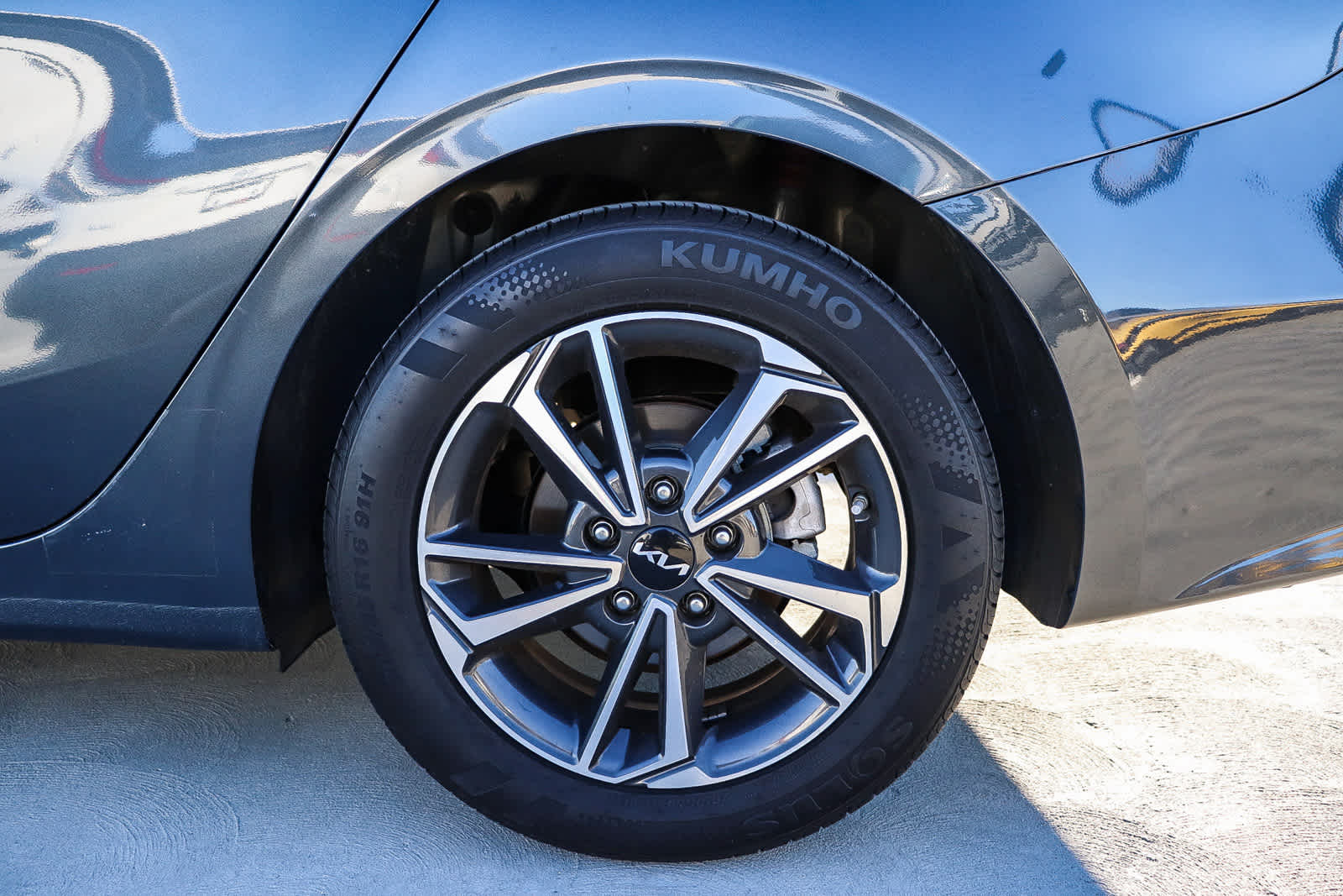 Thumbnail: 2022 Kia Forte - 10