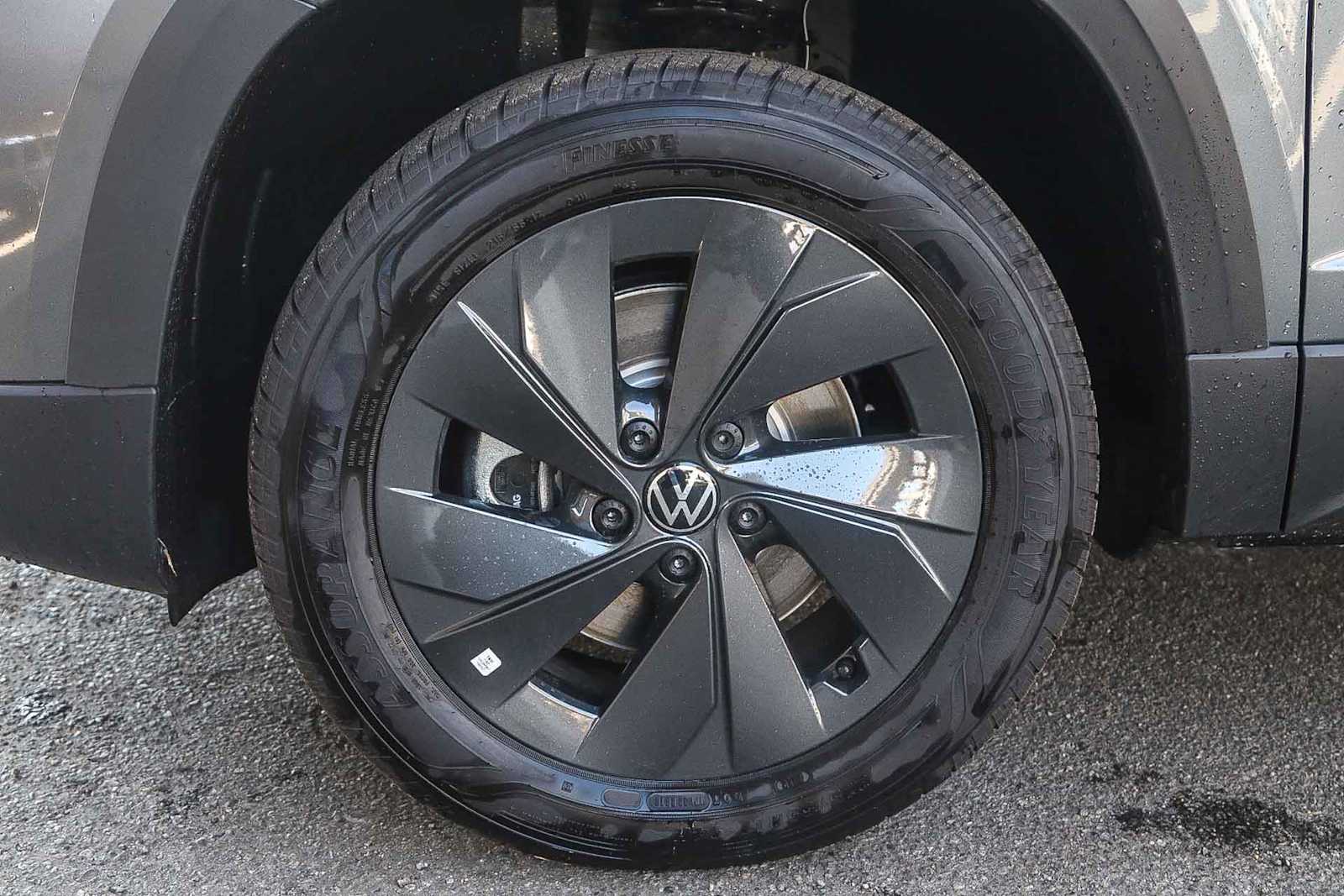 Thumbnail: 2025 Volkswagen Taos - 11