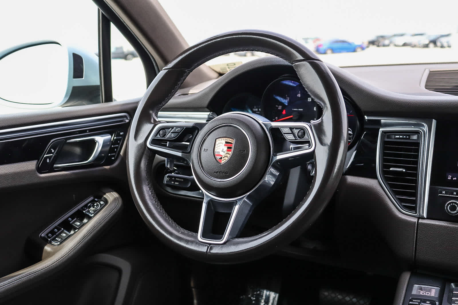 Thumbnail: 2018 Porsche Macan - 16