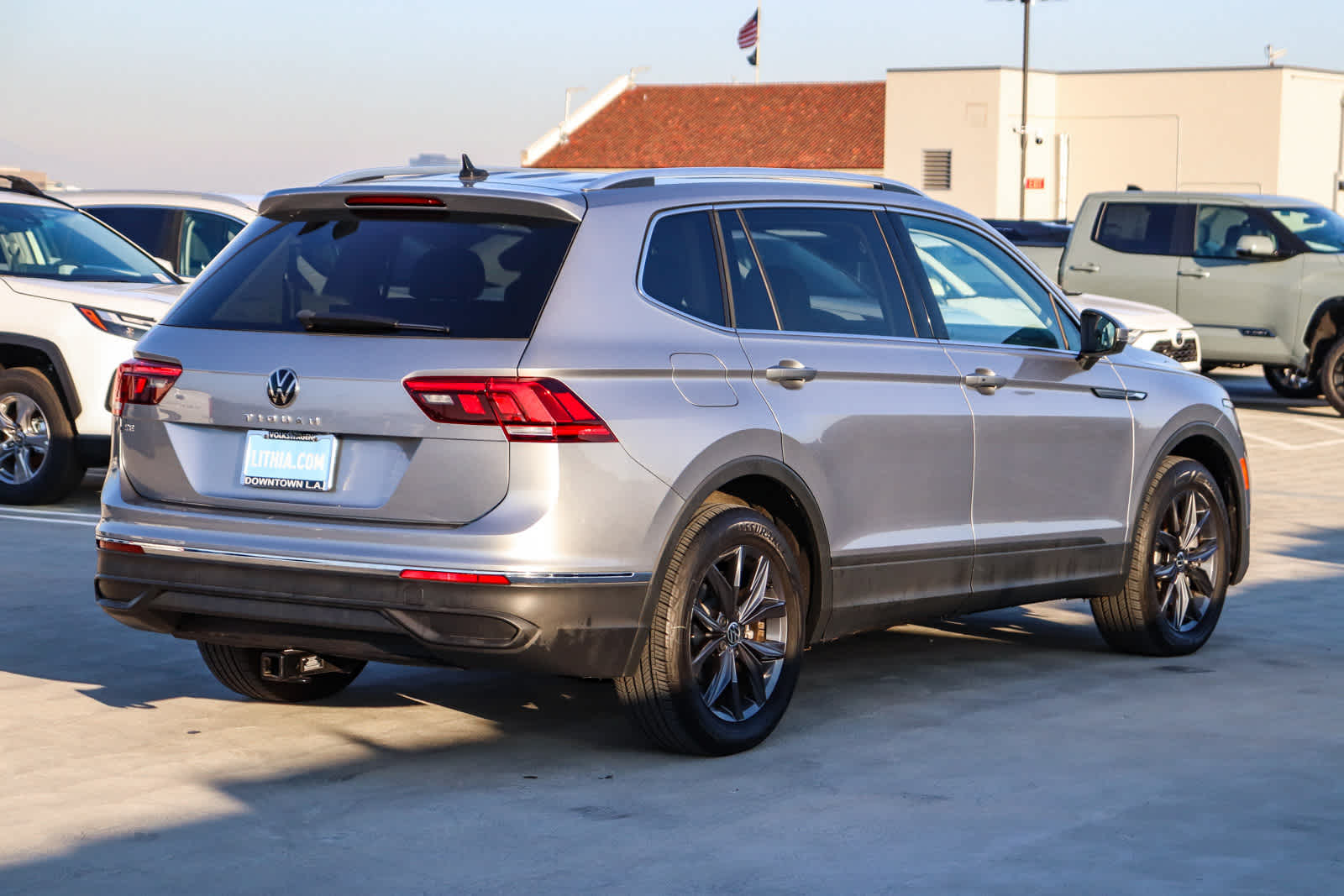 Thumbnail: 2022 Volkswagen Tiguan - 6