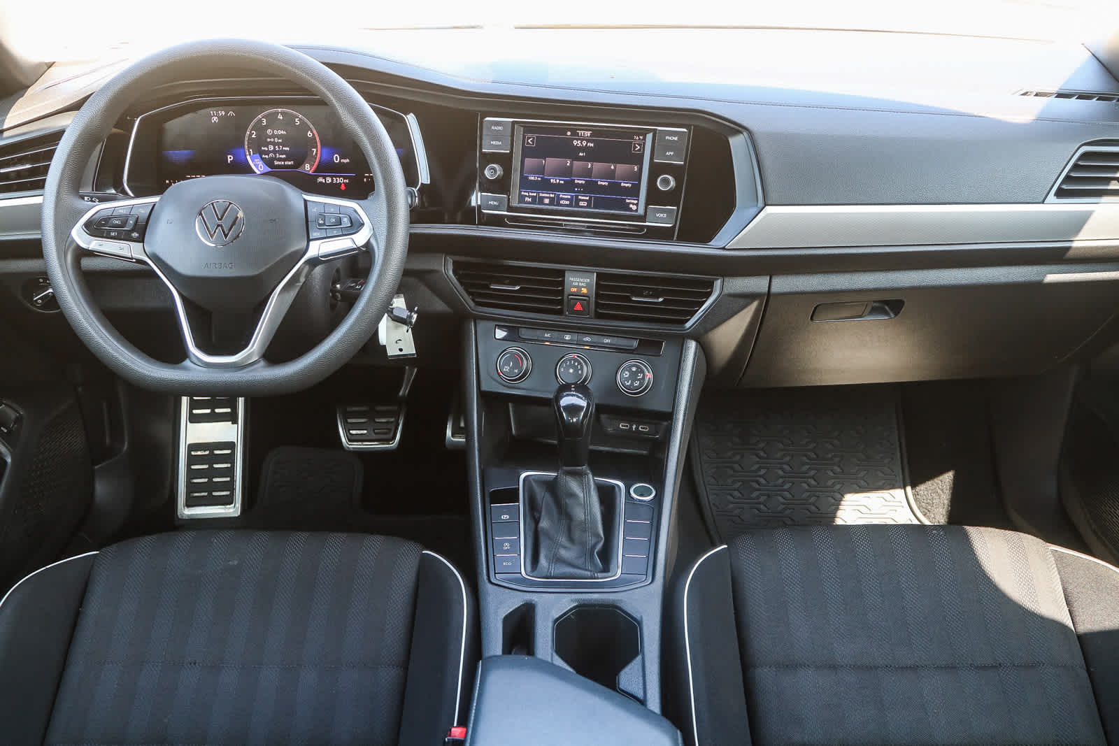 Thumbnail: 2023 Volkswagen Jetta - 12