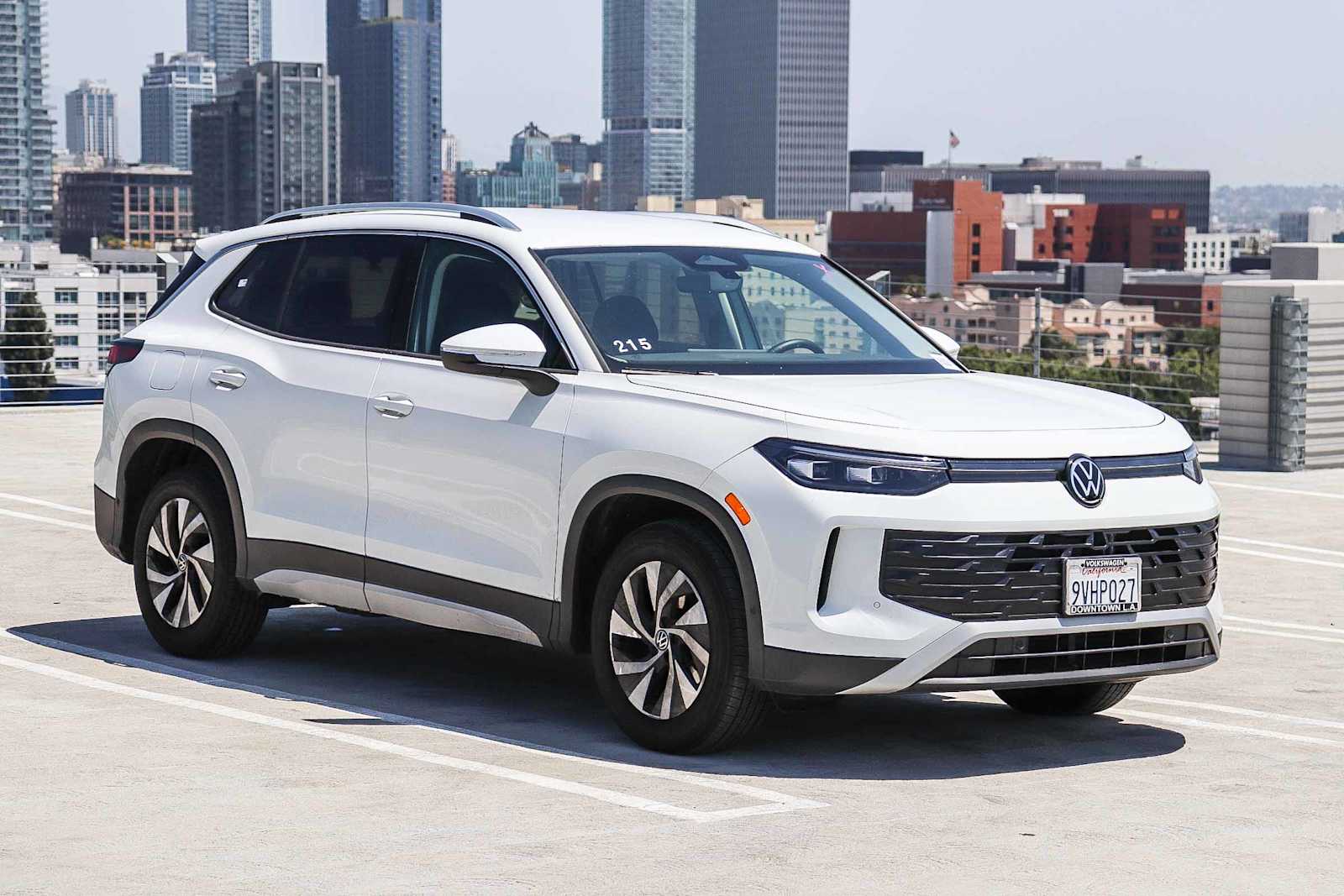 Thumbnail: 2025 Volkswagen Tiguan - 3