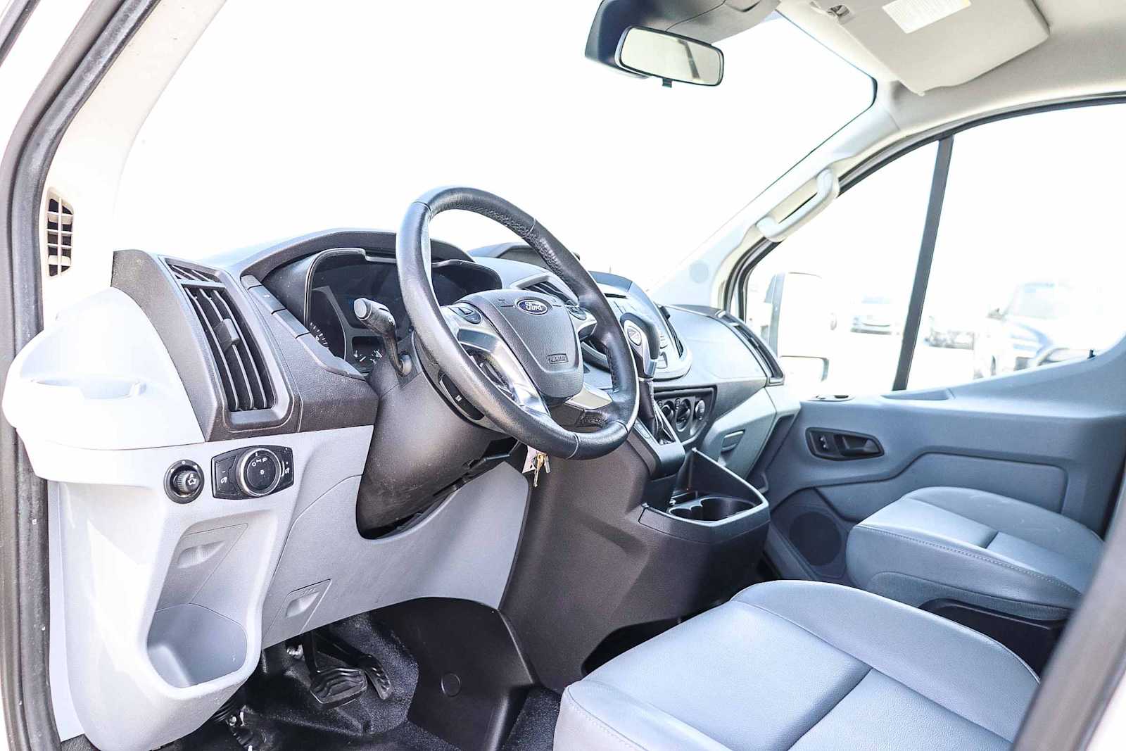 Thumbnail: 2015 Ford Transit Series - 17