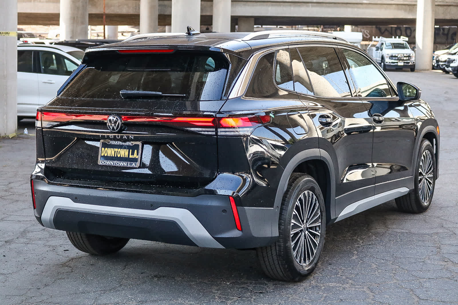 Thumbnail: 2025 Volkswagen Tiguan - 6