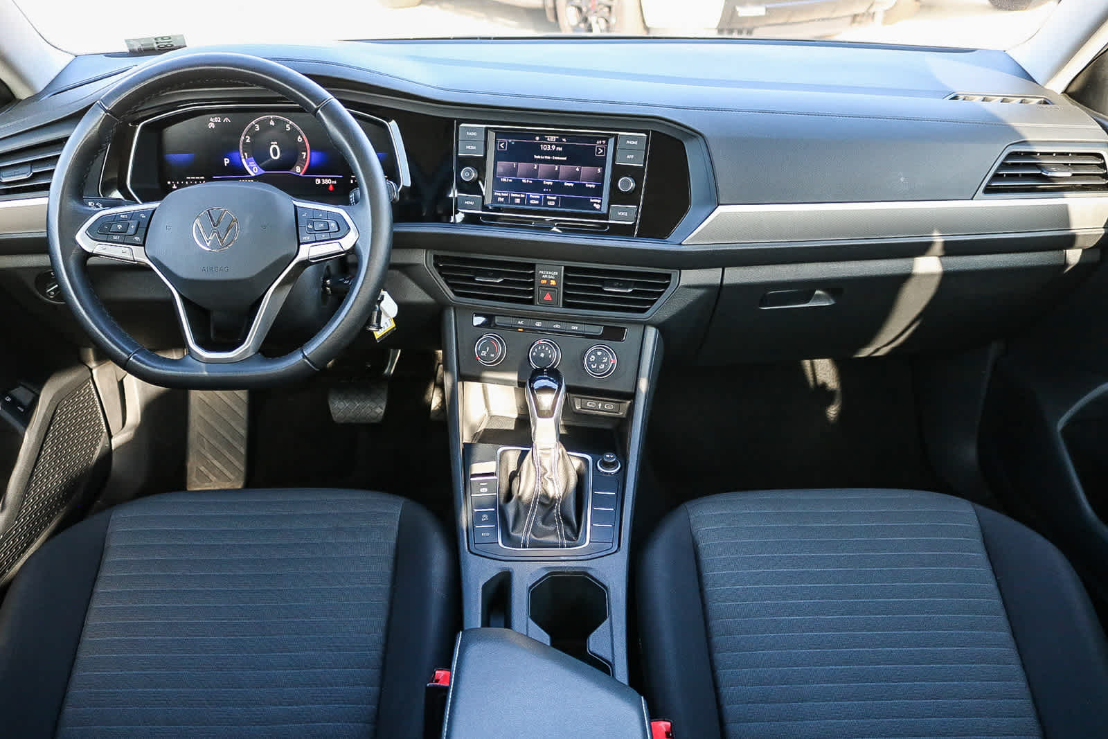 Thumbnail: 2024 Volkswagen Jetta - 12