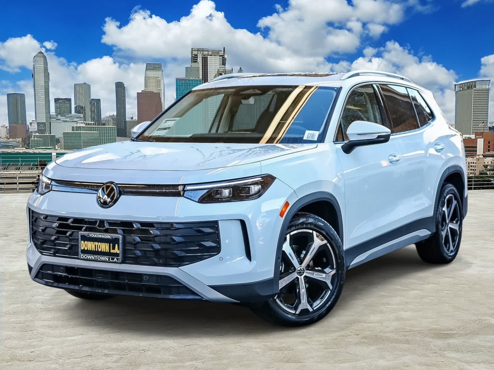 2026 Volkswagen Tiguan 2.0T SE's photo