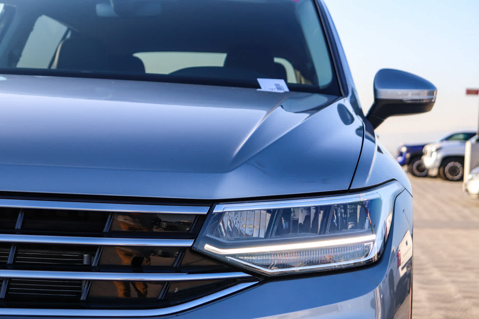 2022 Volkswagen Tiguan SE photo 3