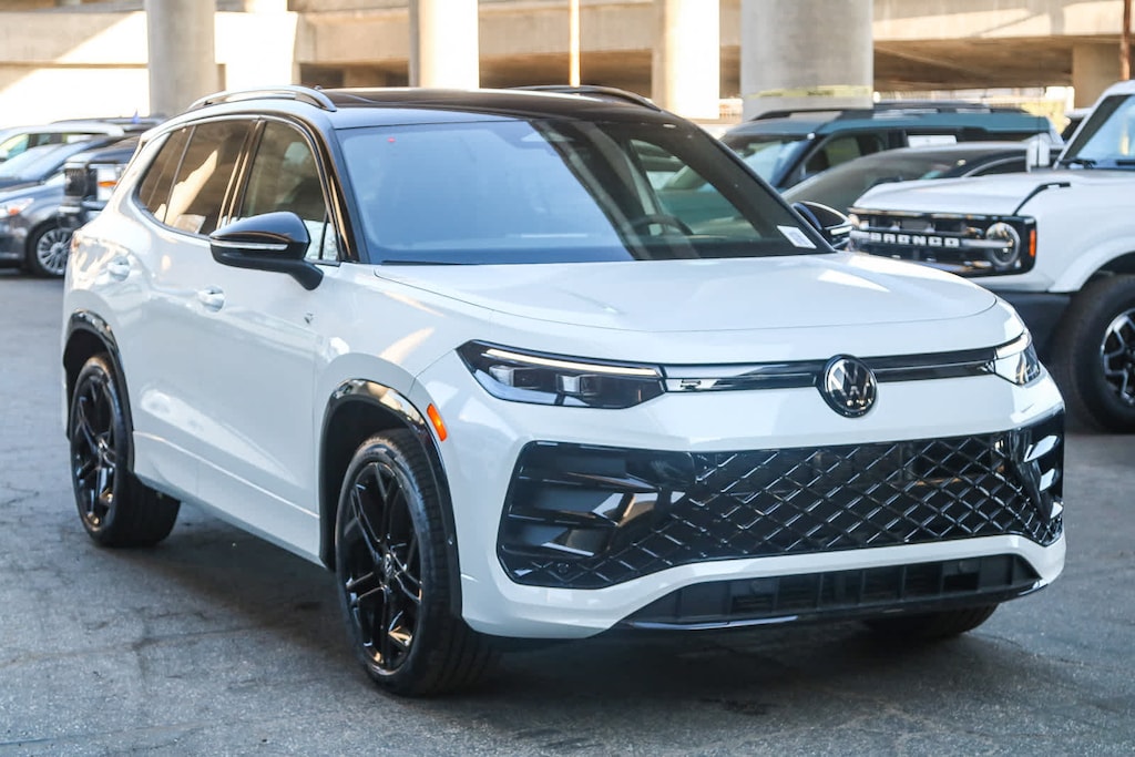 New 2025 Volkswagen Tiguan 2.0T SE R-Line Black SUV