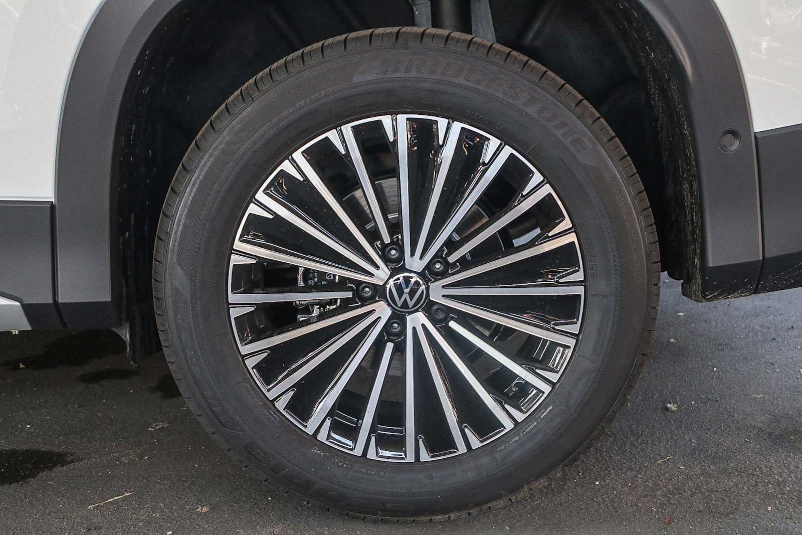 Thumbnail: 2025 Volkswagen Tiguan - 10
