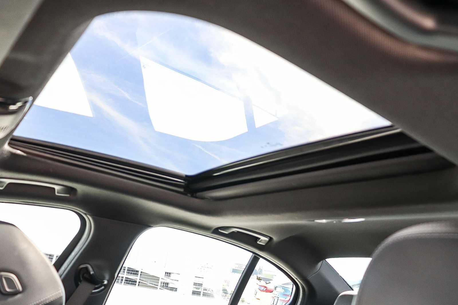 Thumbnail: 2024 BMW 3 Series - 23