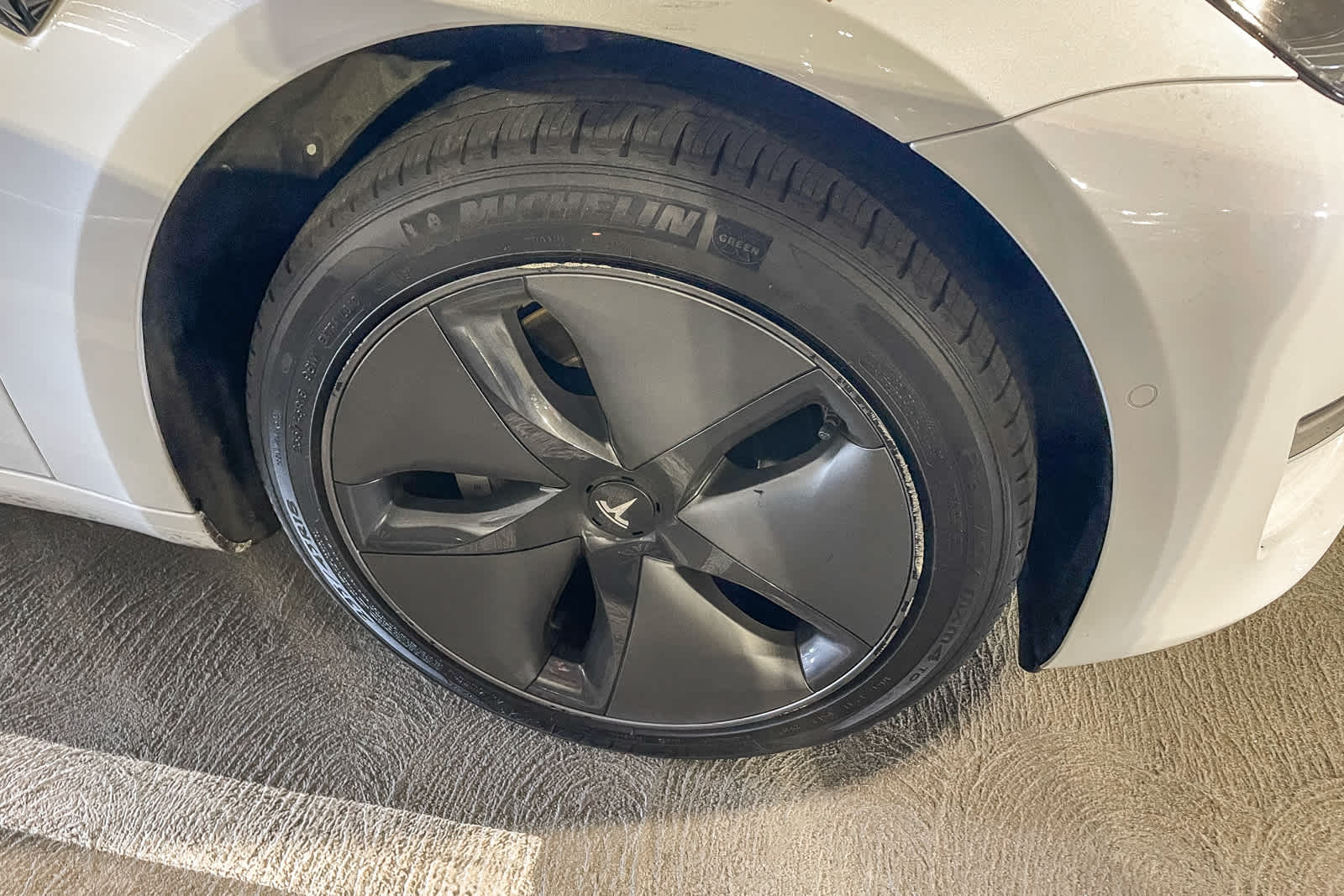 Thumbnail: 2019 Tesla Model 3 - 17