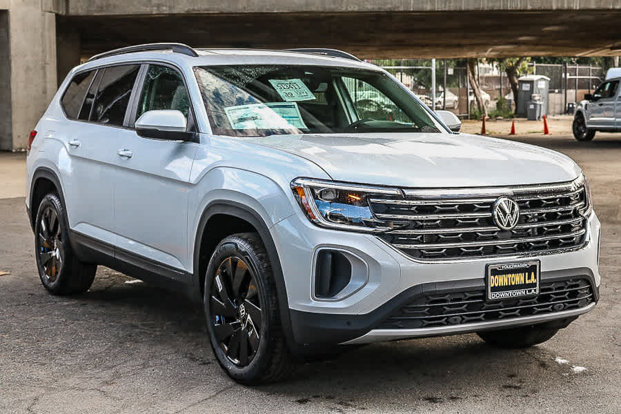 2026 Volkswagen Atlas SE Technology photo 3