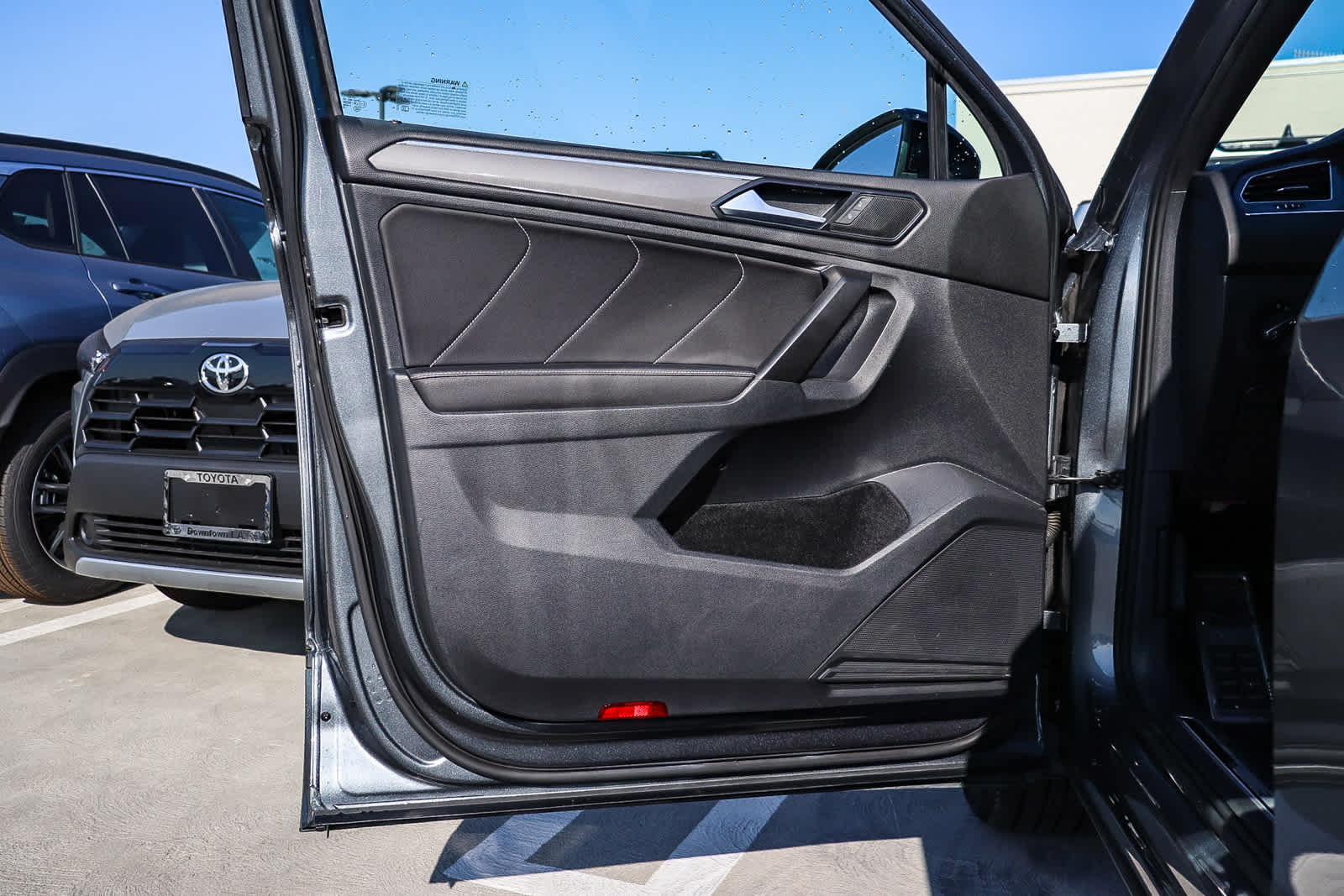 Thumbnail: 2022 Volkswagen Tiguan - 19