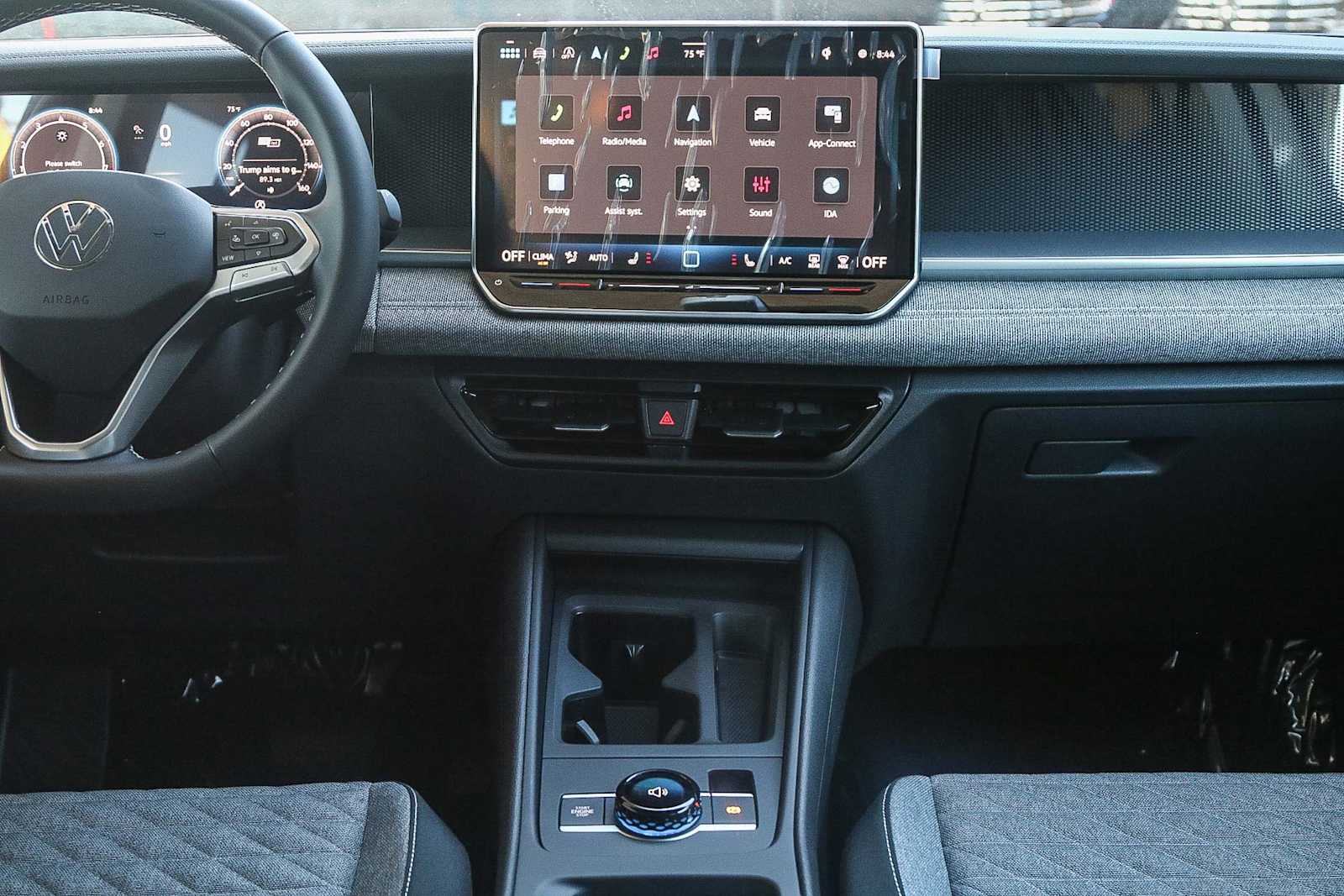 Thumbnail: 2025 Volkswagen Tiguan - 14