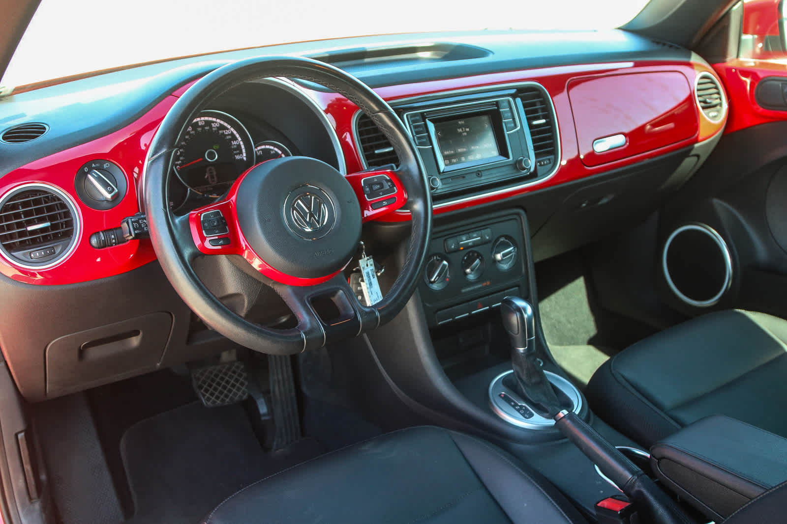Thumbnail: 2016 Volkswagen Beetle - 20