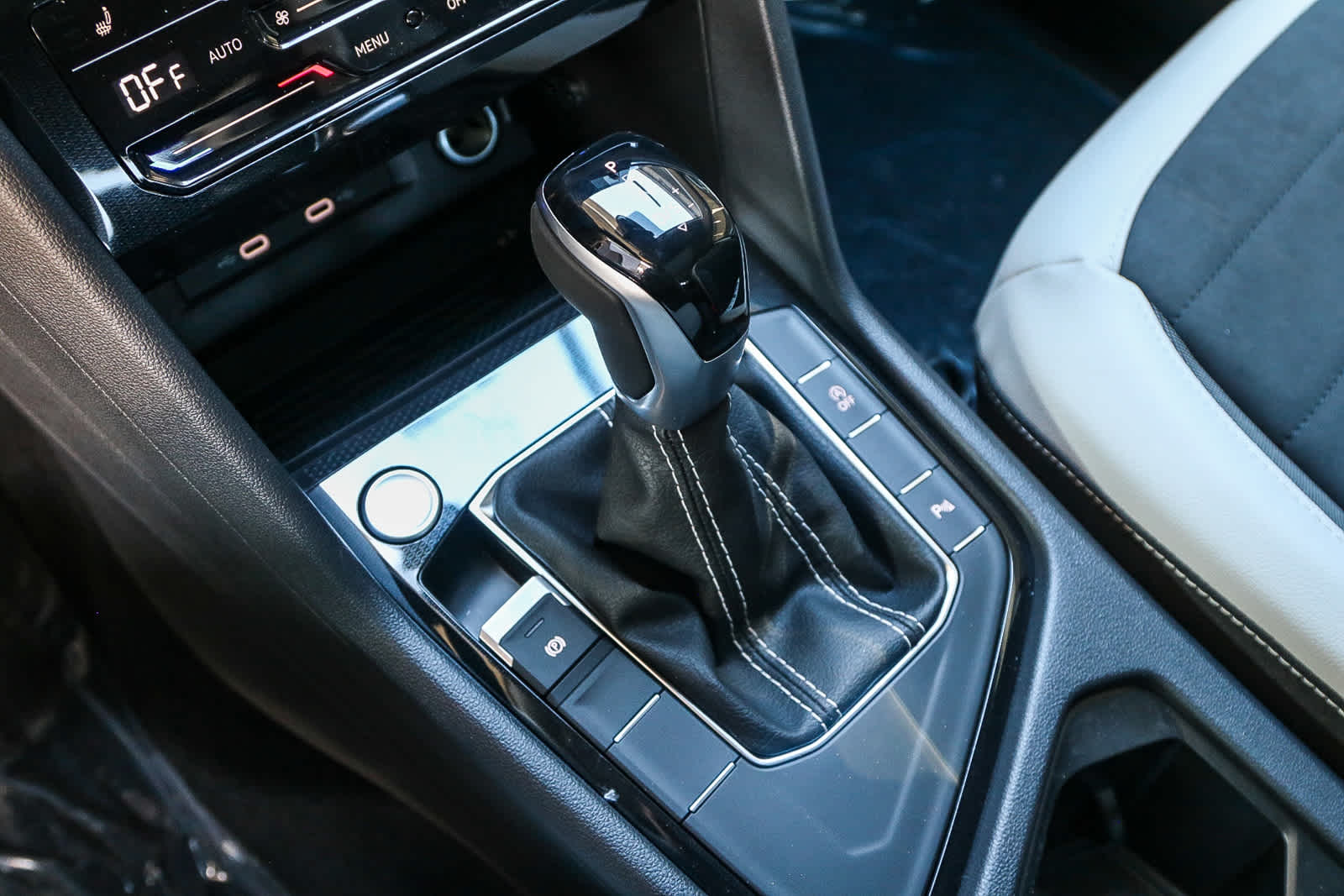 Thumbnail: 2025 Volkswagen Taos - 19