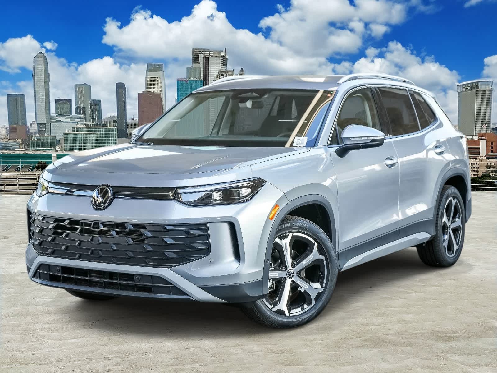 2026 Volkswagen Tiguan SE's photo