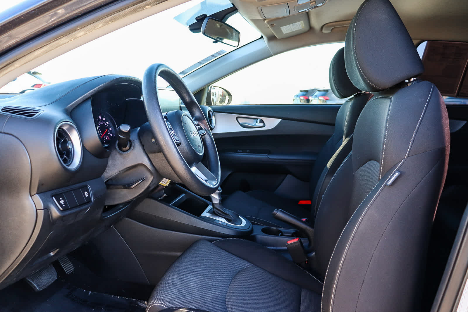 Thumbnail: 2022 Kia Forte - 18