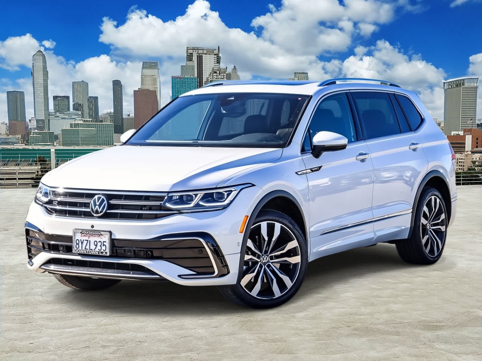 Thumbnail: 2022 Volkswagen Tiguan - 1