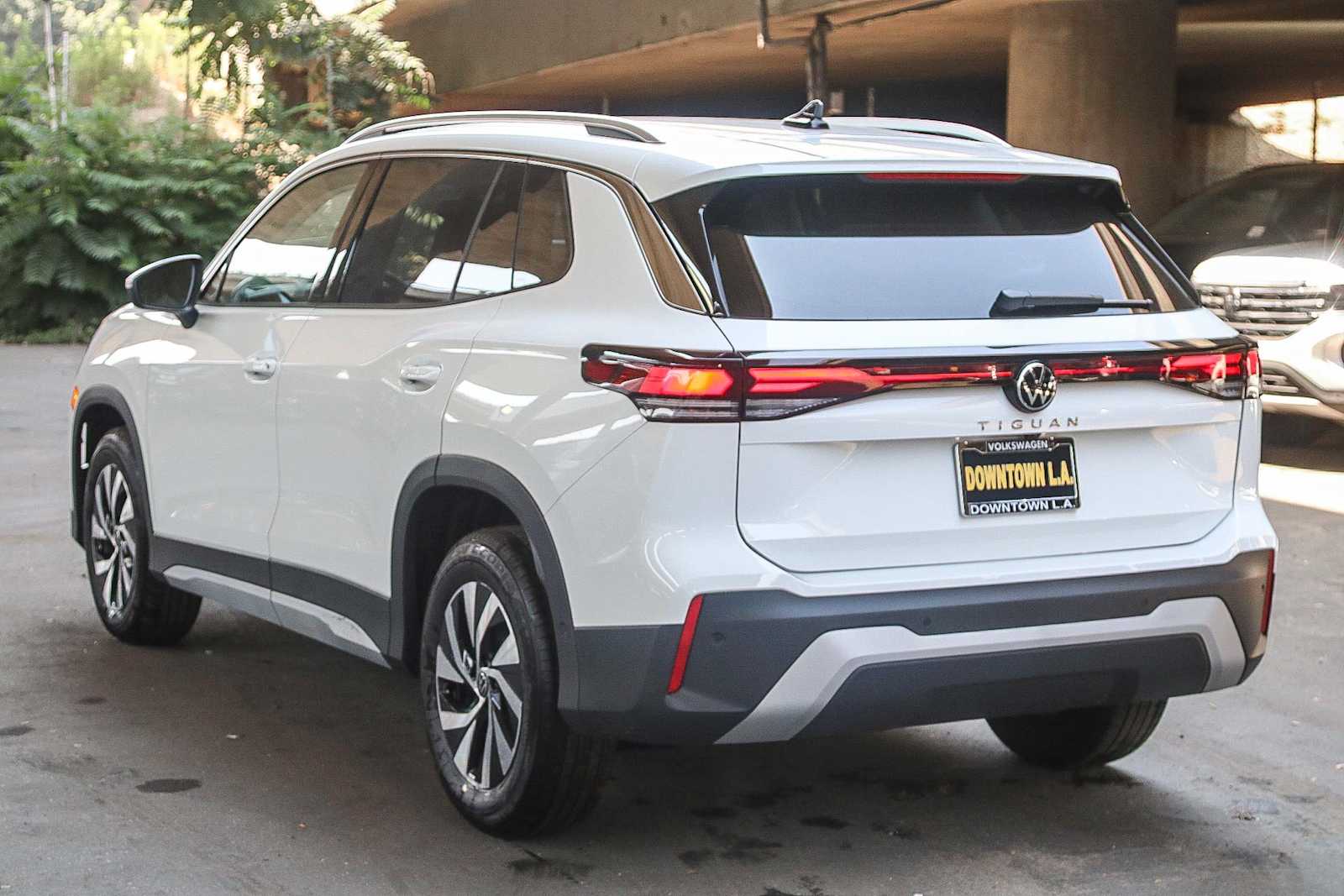 Thumbnail: 2025 Volkswagen Tiguan - 8